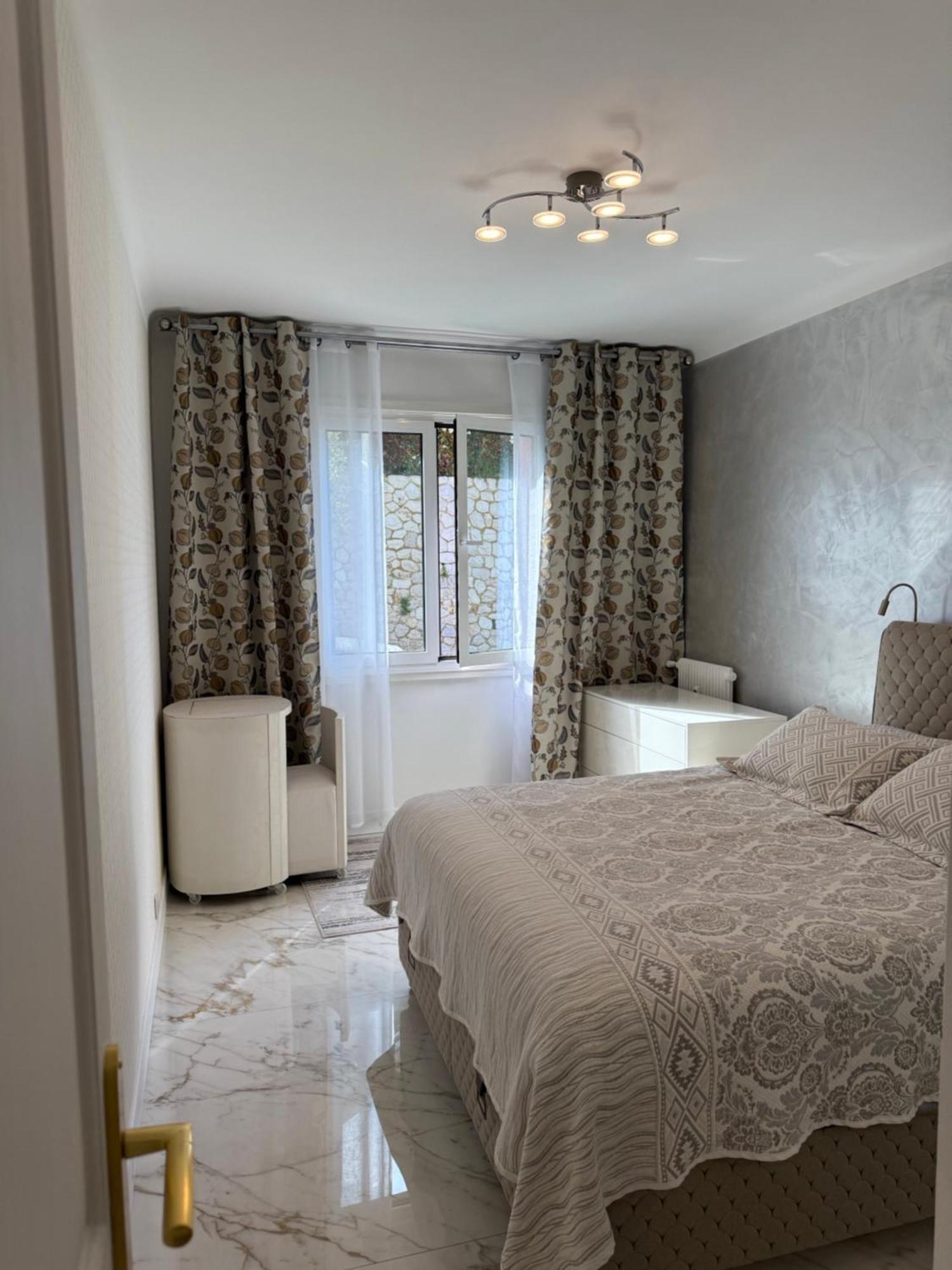 Emotion Vip Apartment Ница Екстериор снимка